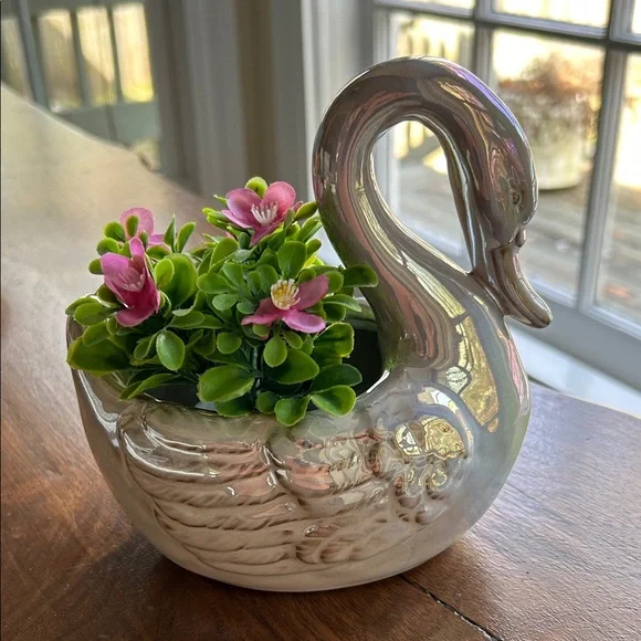 Ceramic Swan - Picture 2 of 11